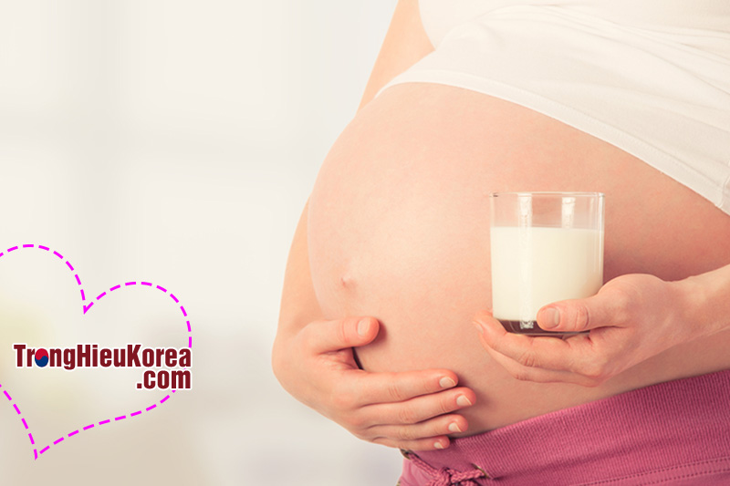 Mẹ bầu nên uống sữa gì trong 3 tháng đầu
